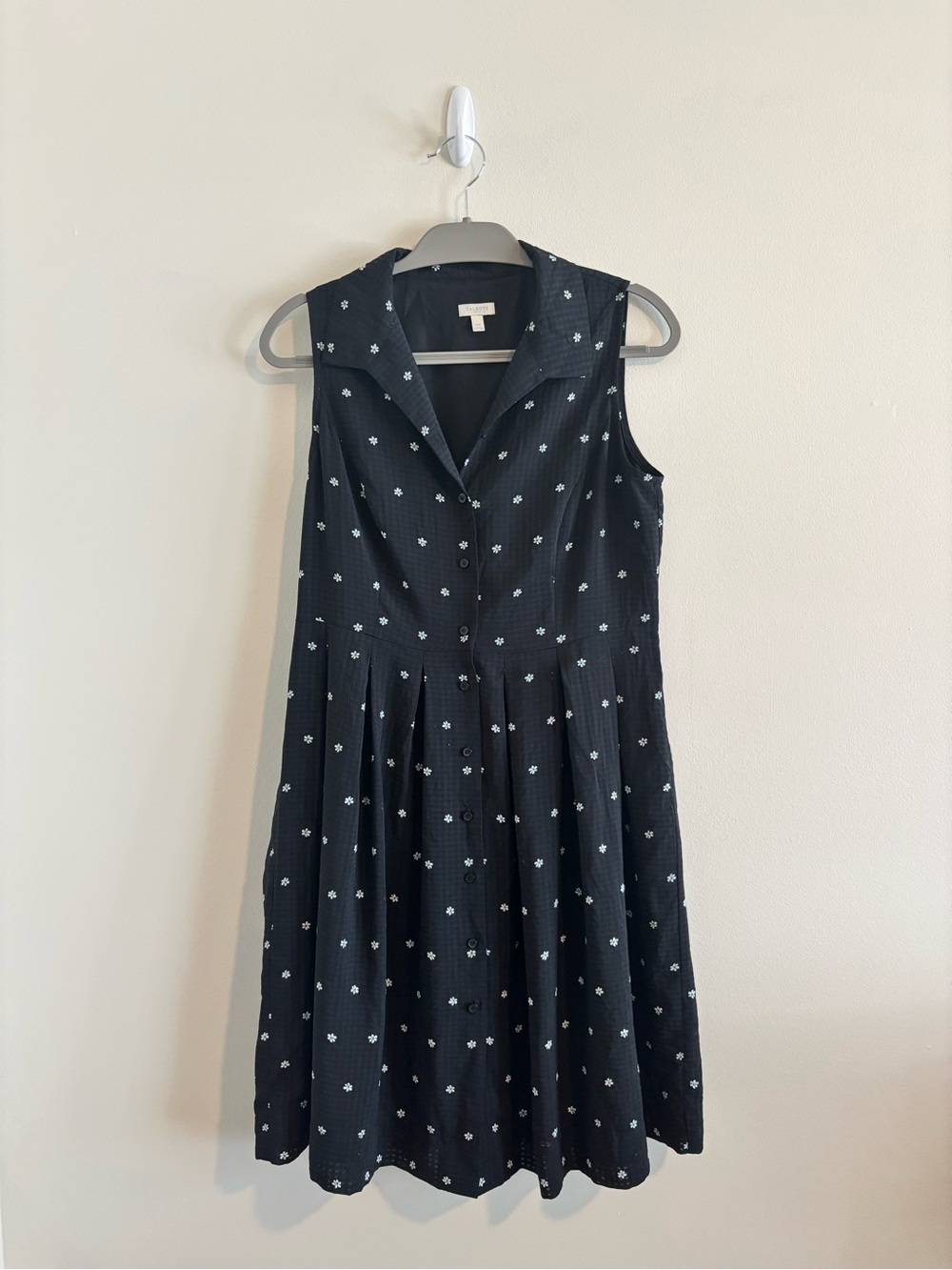 Talbot’s Sleeveless Daisy Shirtdress
